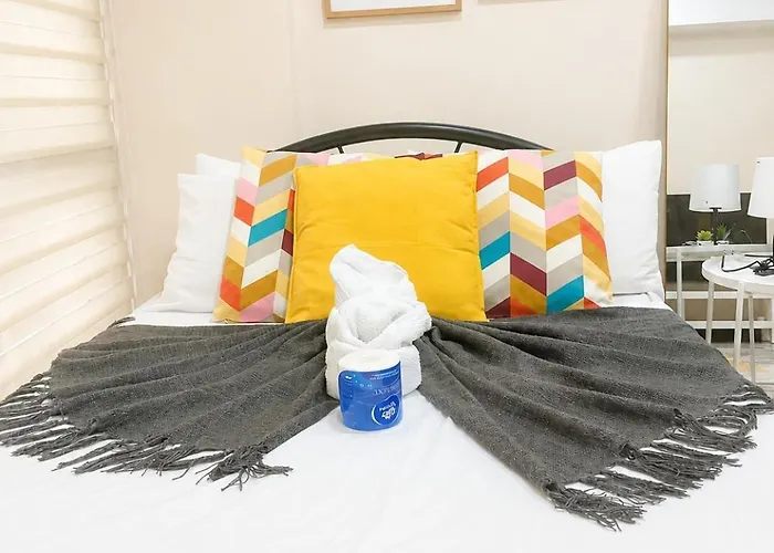 Apartment Viceroy Condo, Mckinley Hill , Near Venice Mall
