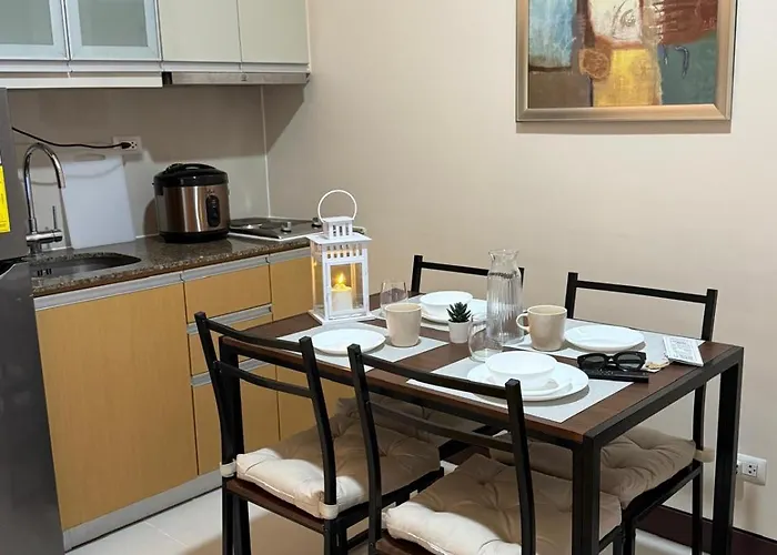 Apartment Viceroy Condo, Mckinley Hill , Near Venice Mall *