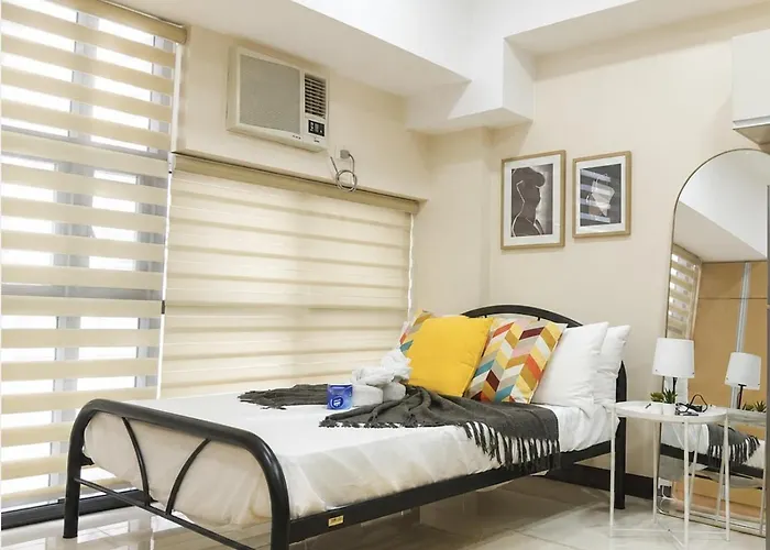 Apartment Viceroy Condo, Mckinley Hill , Near Venice Mall *